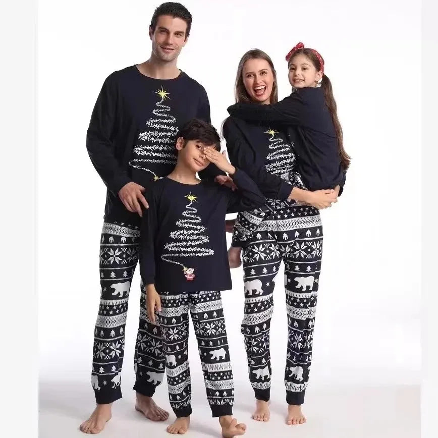 Conjunto familiar de pijamas navideños a juego