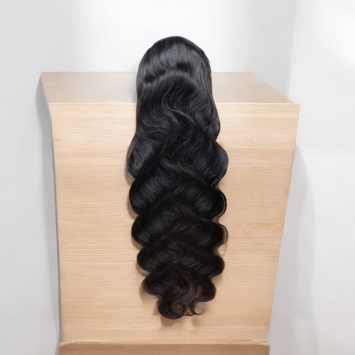 Peluca 13x4 con Encaje Frontal Transparente Pre-Plug con Pelo de Bebé 150% Densidad Color Natural.